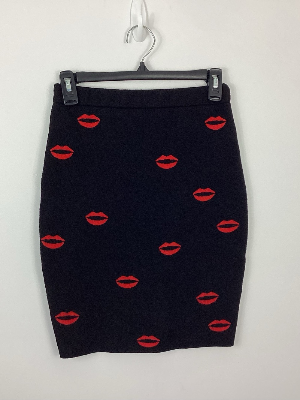 Lovers + Friends Louie Lips Skirt Size Small